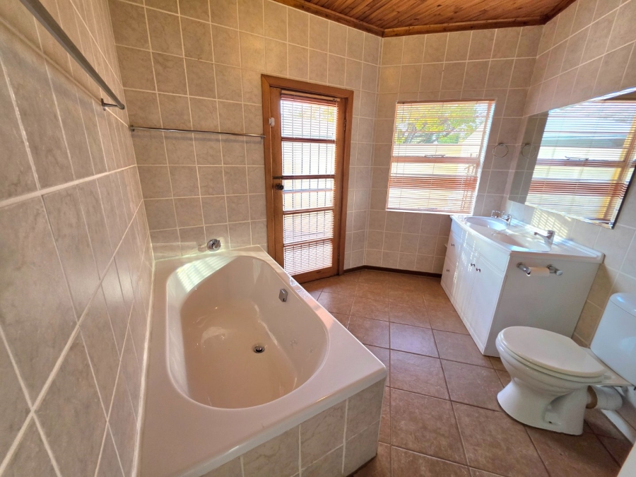 5 Bedroom Property for Sale in Panorama Free State